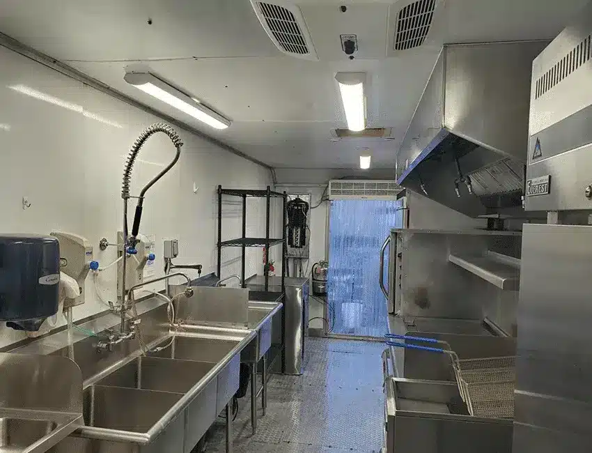 24ft Mobile Kitchen – photo 1